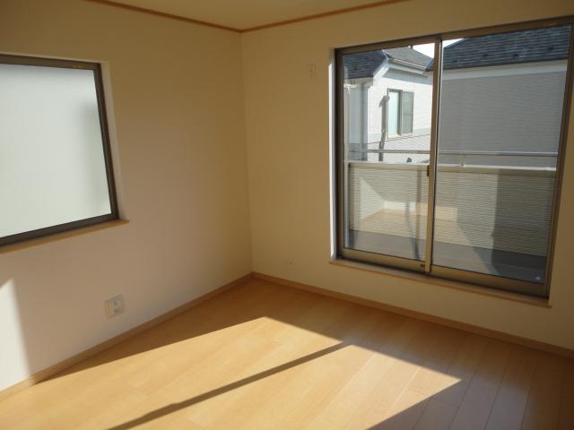 Non-living room.  ◆ It has also become brighter any room in all rooms two sides lighting.