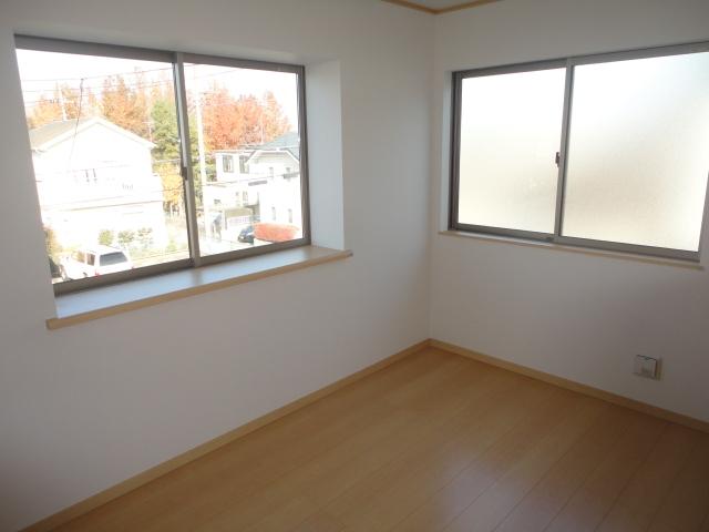 Non-living room.  ◆ But is the north side of the room, It has become a bright two-plane daylight.