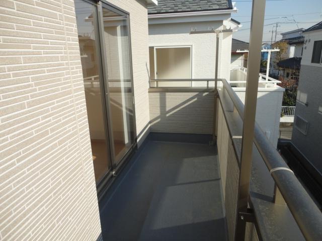 Balcony.  ◆ 6.12 Pledge in front of the balcony has become widely.