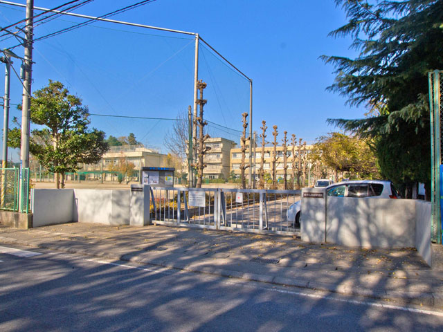 Junior high school. Kashiwashiritsu in Southern 250m to (junior high school)