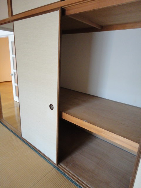 Receipt. Is a closet type of storage