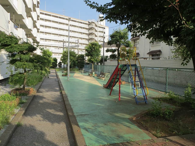 Other common areas. There is park on site