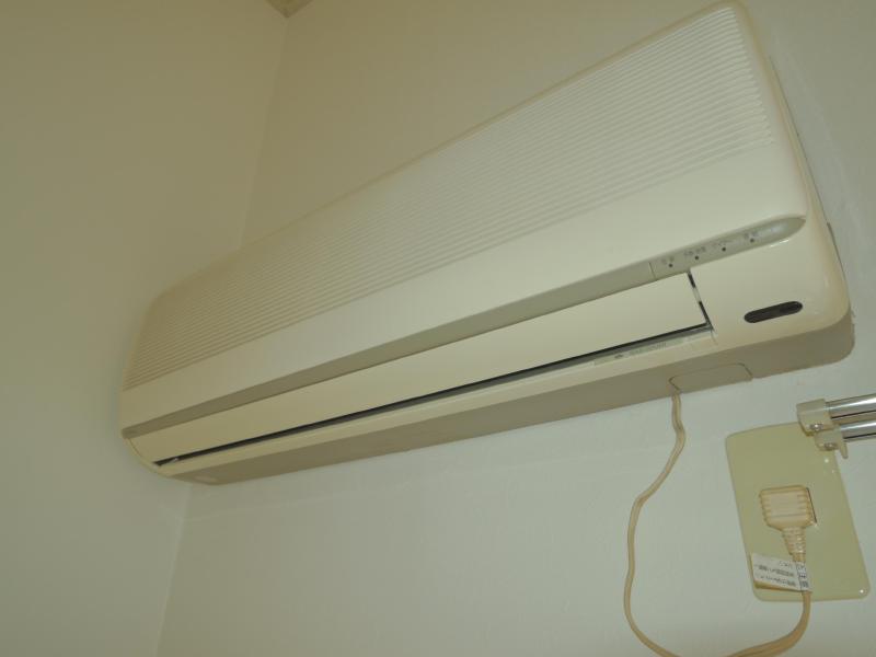 Other Equipment. There is air conditioning! !