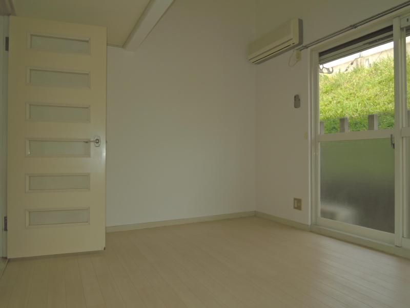 Living and room. Rooms bright clean! !