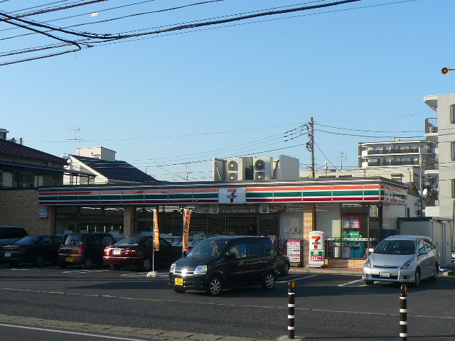 Convenience store. Seven-Eleven Minamikashiwa Station East store up (convenience store) 505m