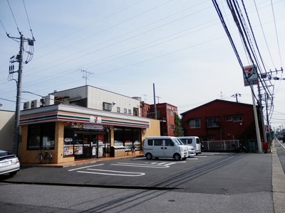 Convenience store. 190m to Seven-Eleven (convenience store)