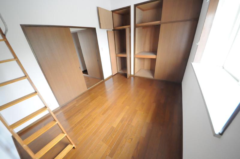 Other room space. Is a ladder to go up to the loft. 