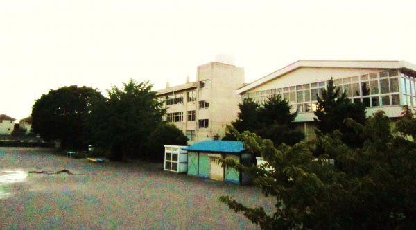 Primary school. Relieved to near 400m to Takayanaginishi elementary school A 5-minute walk!
