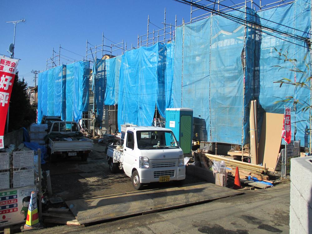 Local appearance photo. So we have agreement road is installed on the south side, All building sunny site.