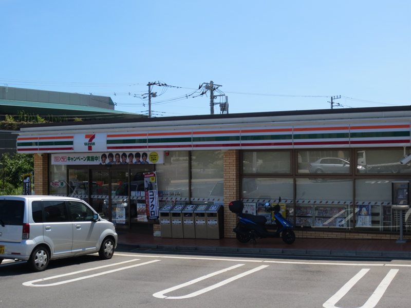 Convenience store. Seven-Eleven Kashiwa Masuo 1-chome to (convenience store) 600m