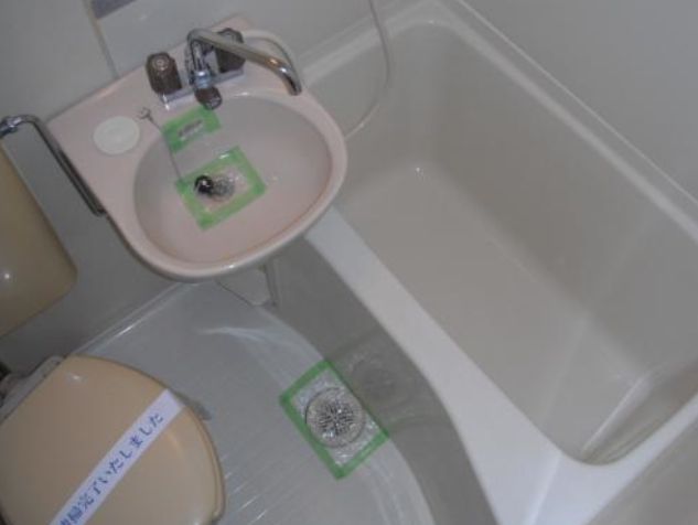 Bath. Unit bus, such as a business hotel.