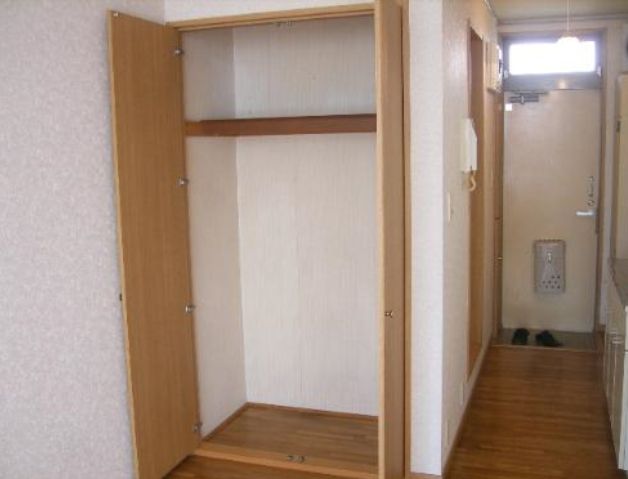 Receipt. Large closet.