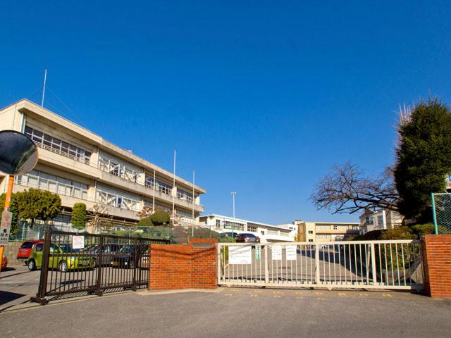 Primary school. 514m until the Kashiwa Municipal soil Elementary School