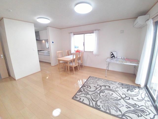 Same specifications photos (living). Same specifications