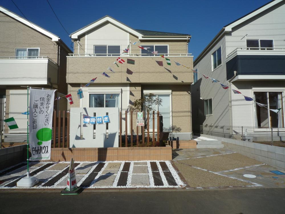 Local appearance photo. Y Building