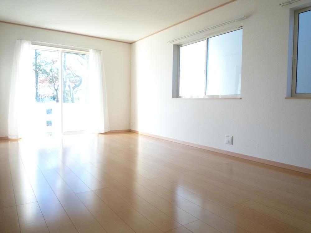 Living. V Building LDK (16.75 Pledge)