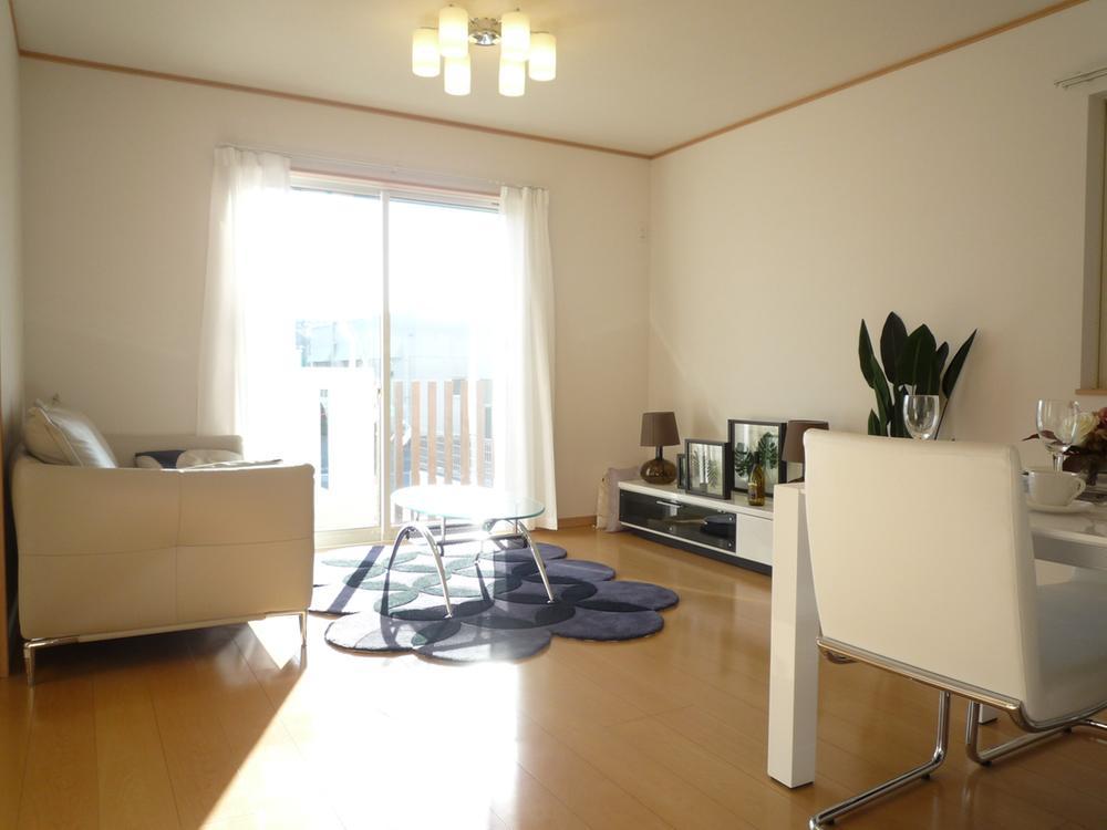 Living. Your visit on weekdays ・ Night ・ We also support us early in the morning. Please feel free to contact us.