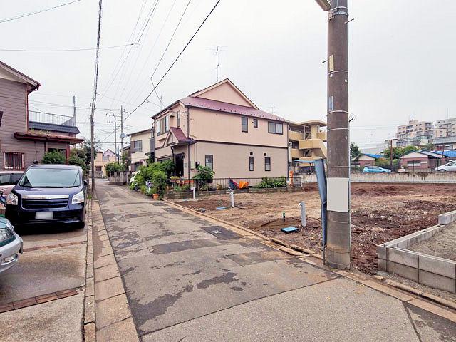 Local photos, including front road. Local (10 May 2013) Shooting