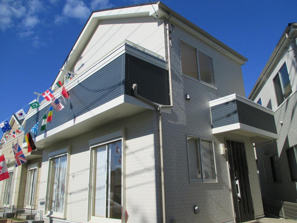 Local appearance photo. Chic and stylish X Building