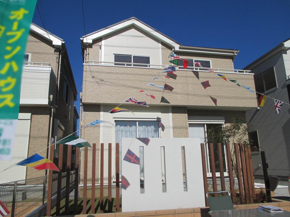 Local appearance photo. Warm atmosphere Y Building