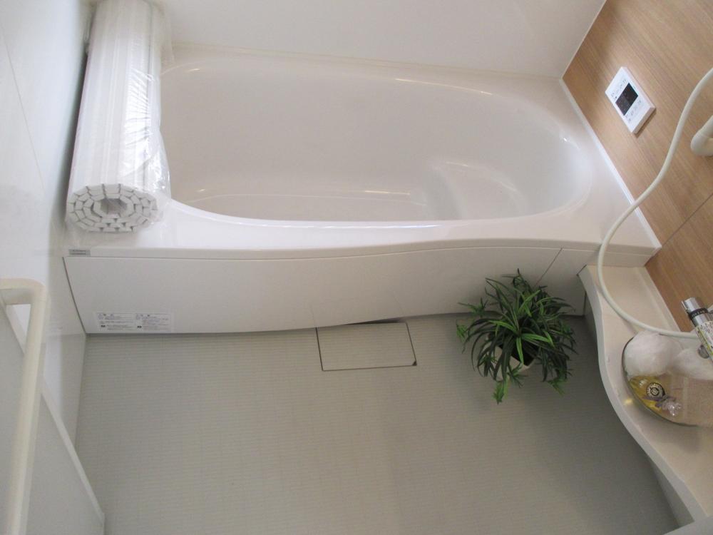 Bathroom. Space to wash away the daily fatigue.