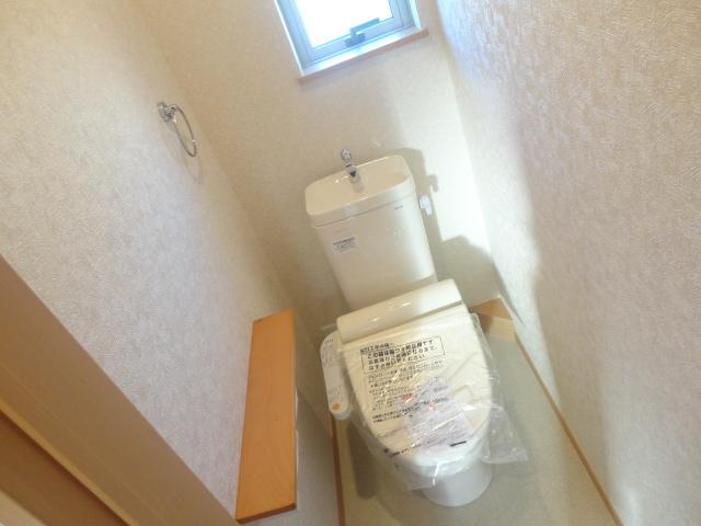 Toilet. Indoor (10 May 2013) Shooting