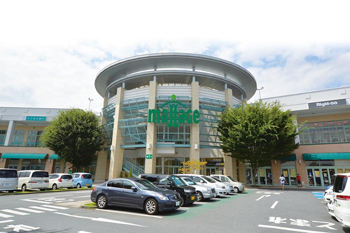 Shopping centre. Moraju 1500m Makkusubaryu and home improvement to Kashiwa, There is a Kojima Denki, etc. a lot of commercial facilities