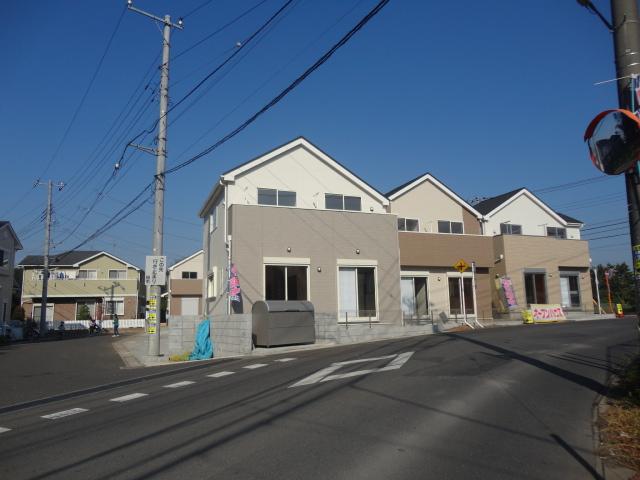 Local photos, including front road. Local 1 Building side (November 2013) Shooting