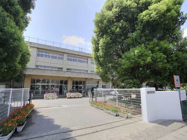 Primary school. Kashiwashiritsu Sakaine up to elementary school (elementary school) 750m