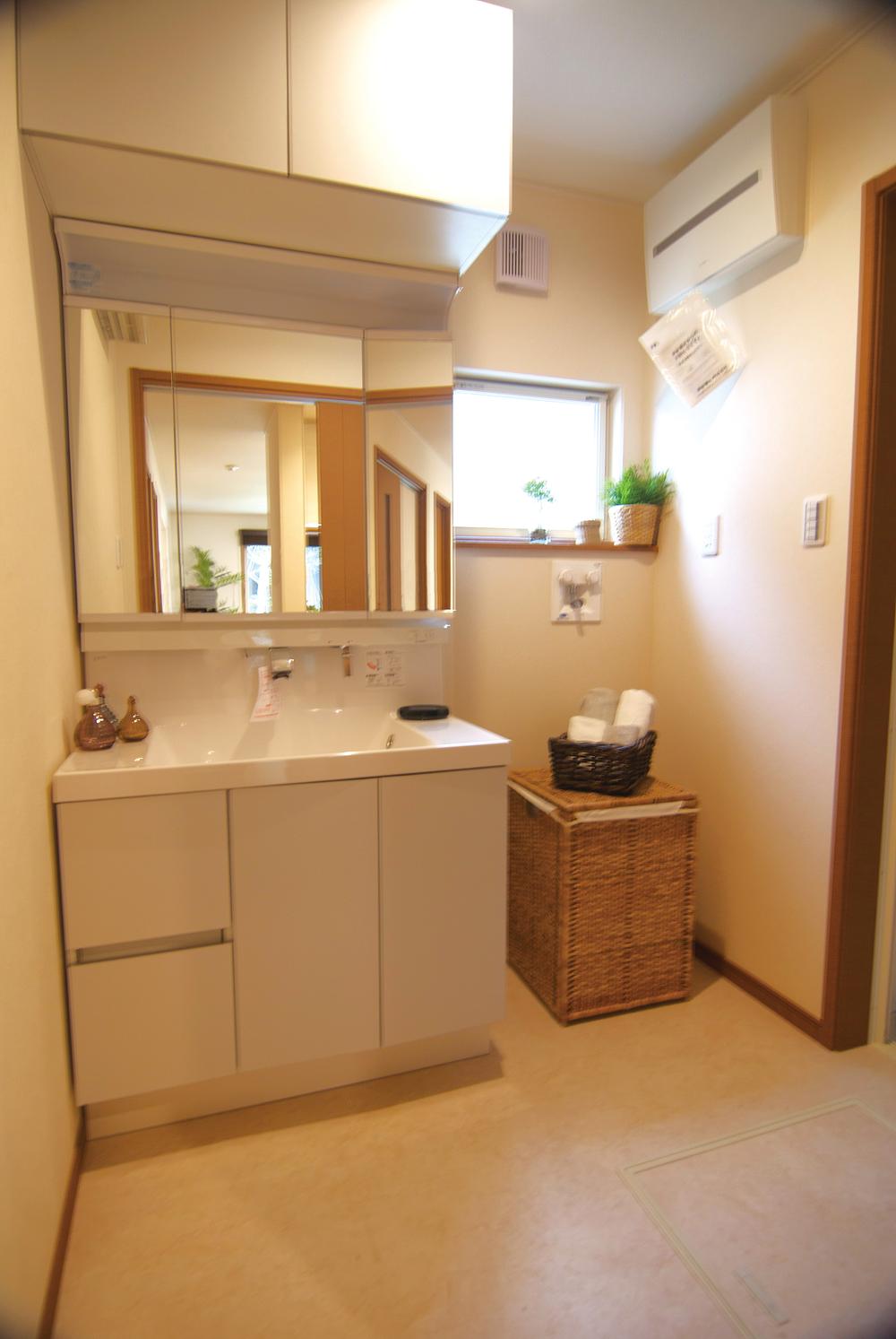 Wash basin, toilet. bathroom