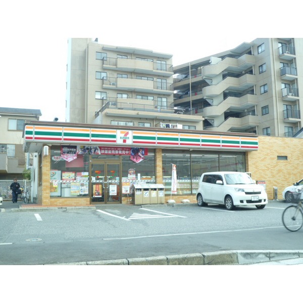 Convenience store. Seven-Eleven 37m to Kashiwa Toyofuta Kitamise (convenience store)