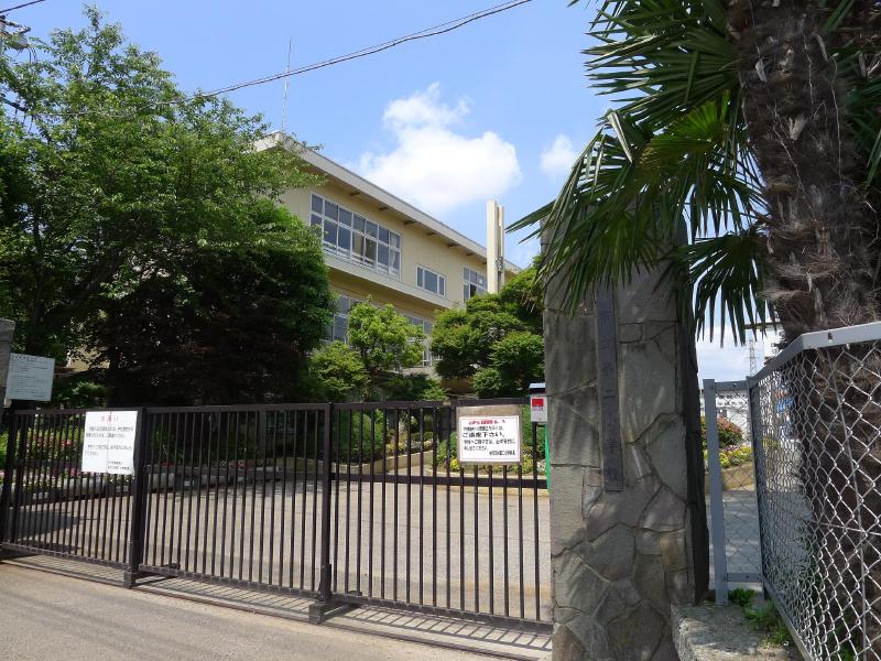 Primary school. Kashiwashiritsu second to elementary school (elementary school) 461m