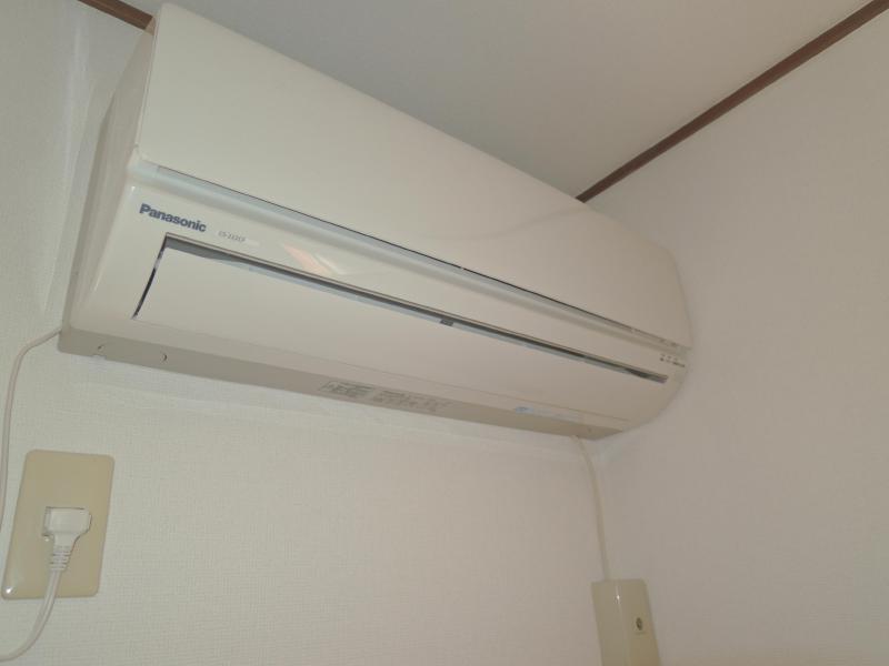 Other Equipment. There is air conditioning