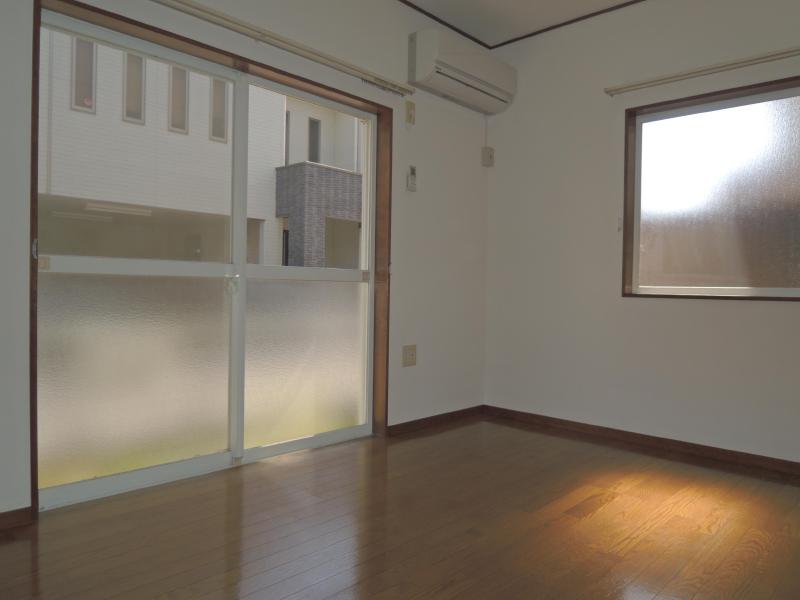 Living and room. Rooms bright clean