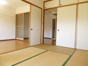 Living and room. Japanese-style room will be replaced by table.