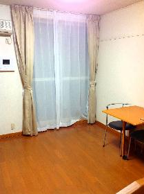 Living and room. table ・ chair ・ With curtain