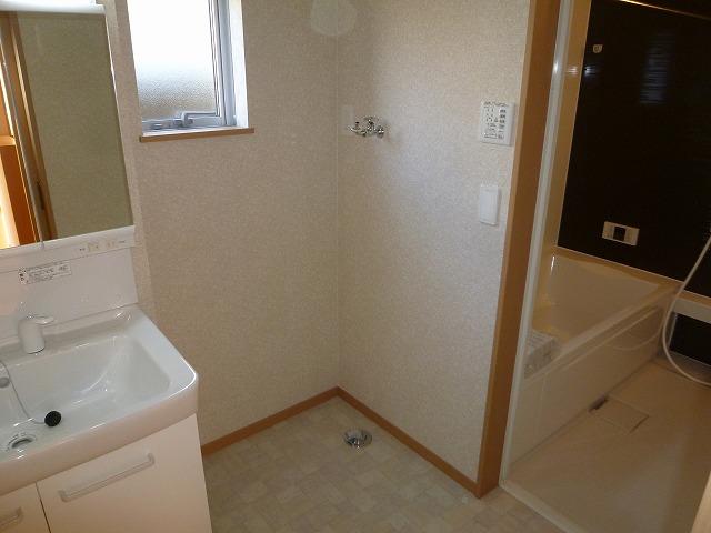 Wash basin, toilet. 1 Building room (December 13, 2013) Shooting