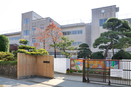 Junior high school. Kashiwashiritsu pine needle junior high school until the (junior high school) 493m