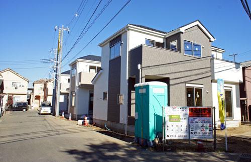 Local photos, including front road. Day is good in three buildings both! Local (11 May 2013) Shooting