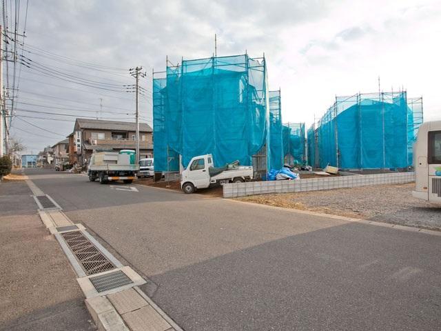 Local photos, including front road. Local (12 May 2013) Shooting Loose is the front road 6m or more!