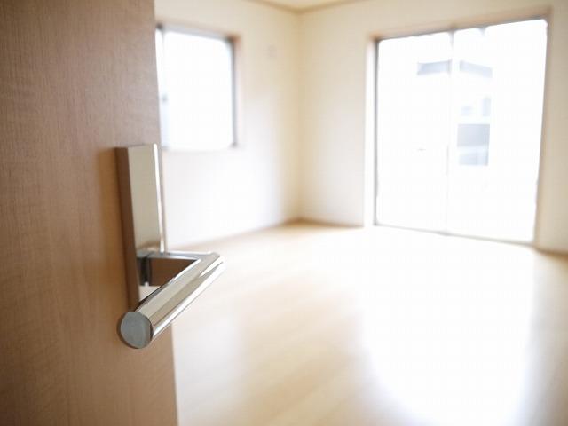 Same specifications photos (living). (4 Building) same specification