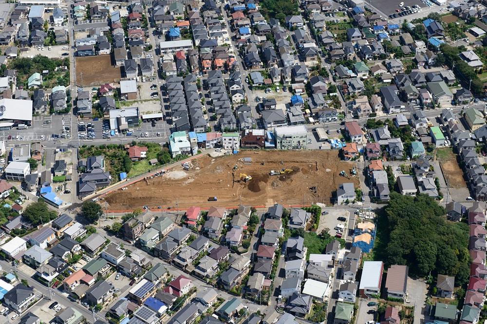 Local photos, including front road. Local (September 2013) Shooting