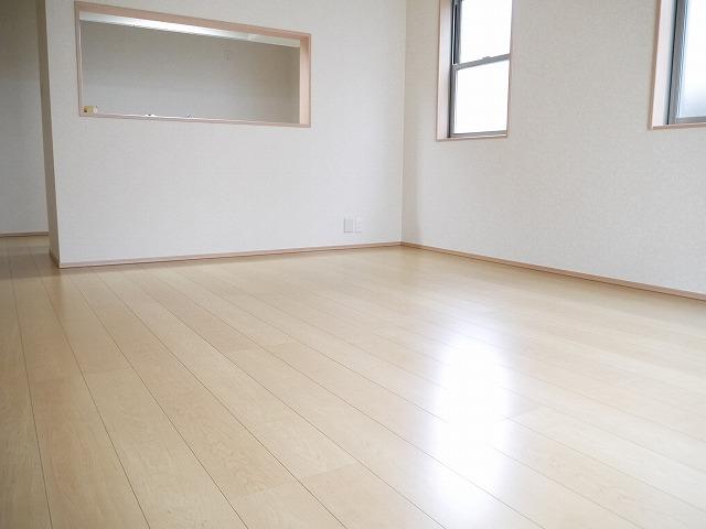 Same specifications photos (living). (4 Building) same specification