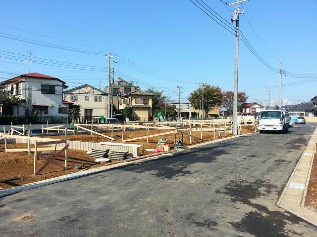 Local photos, including front road. Local (11 May 2013) Shooting