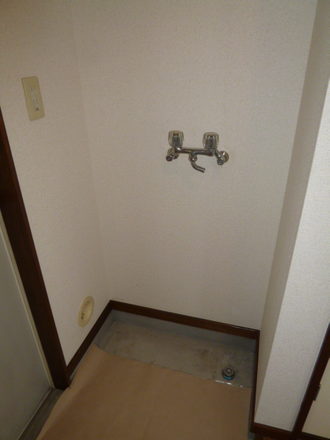 Other Equipment. There Laundry Area in the room. Entrance is a short