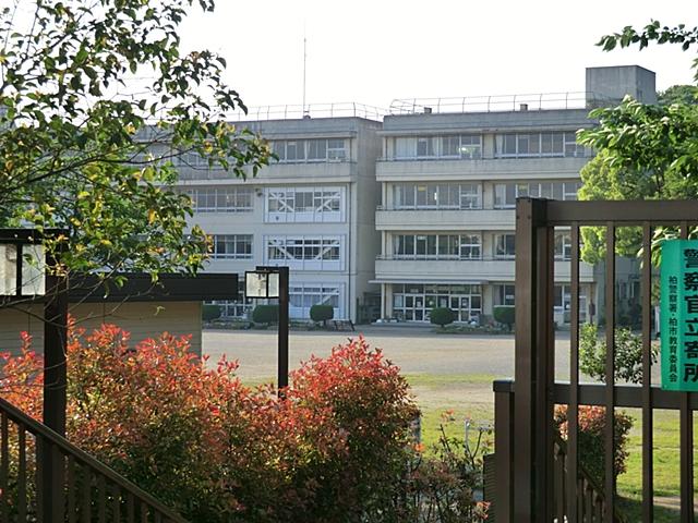 Primary school. Sakaine Nishi Elementary School 600m to