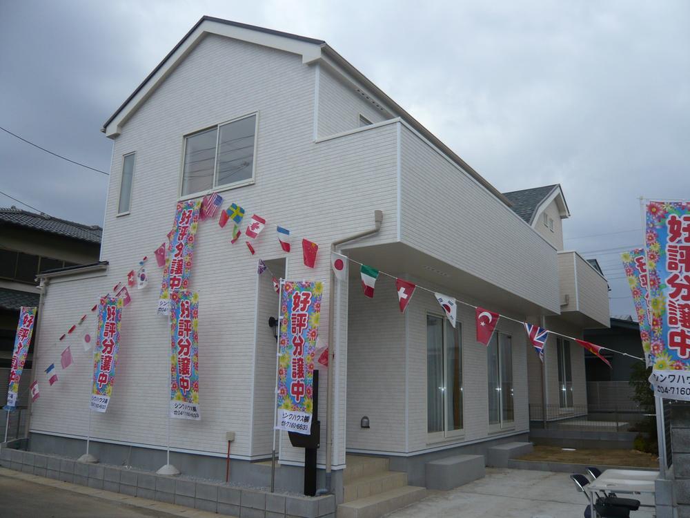 Local appearance photo. Local (12 May 2013) Shooting