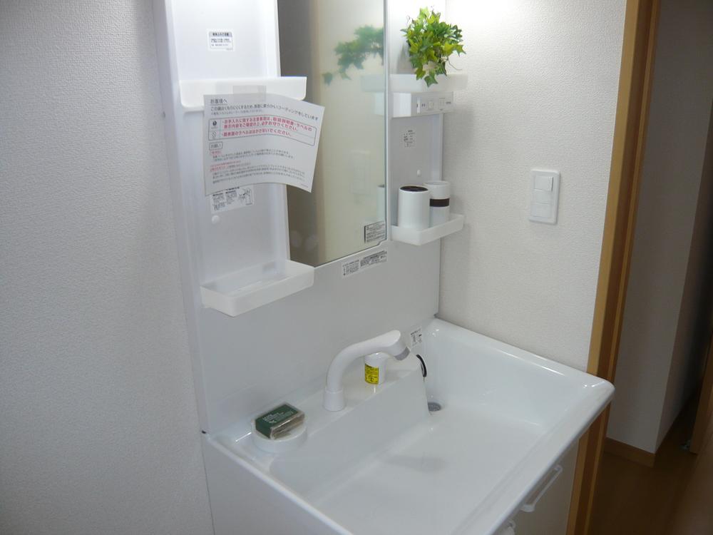 Wash basin, toilet. Indoor (12 May 2013) Shooting