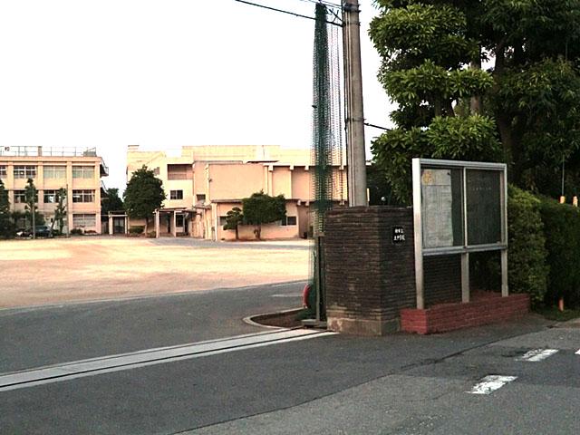 Junior high school. 960m until the Kashiwa municipal soil junior high school