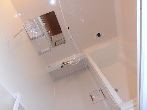 Bathroom. Local (November 28, 2013) Shooting